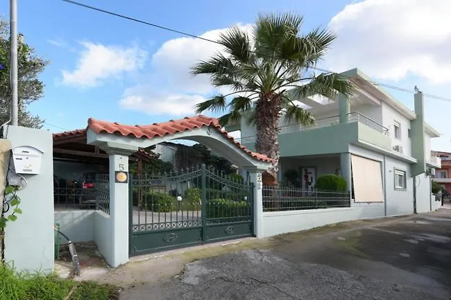 Elli Garden View - Spacious Fully Equipped קרמסטי
