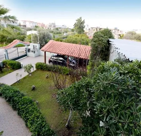 Elli Garden View - Spacious Fully Equipped Daire Kremastí