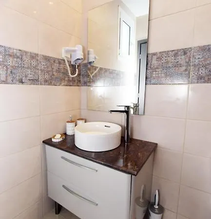 Elli Garden View - Spacious Fully Equipped *