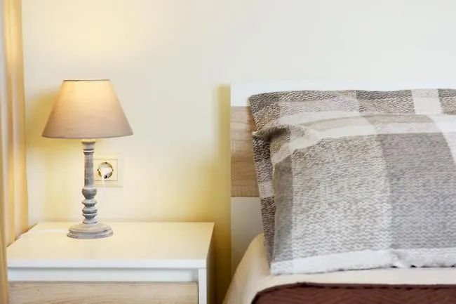 Elli Garden View - Spacious Fully Equipped Lägenhet