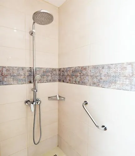 Elli Garden View - Spacious Fully Equipped Lägenhet