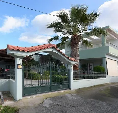 Elli Garden View - Spacious Fully Equipped Kremastí